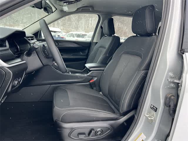 2023 Jeep Grand Cherokee Laredo 4x4