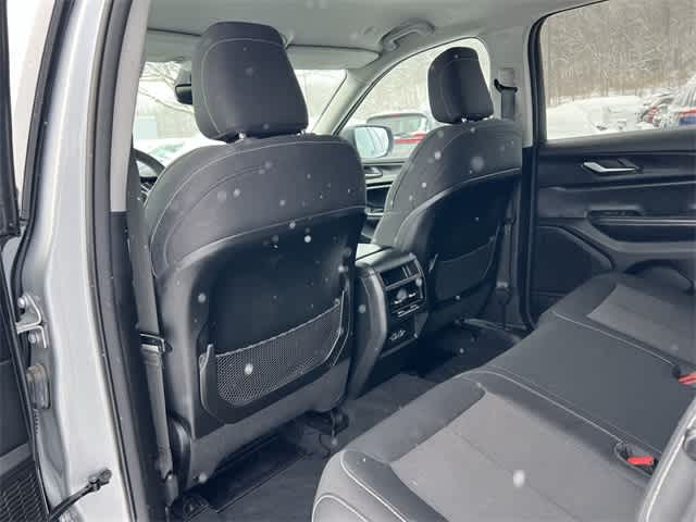 2023 Jeep Grand Cherokee Laredo 4x4