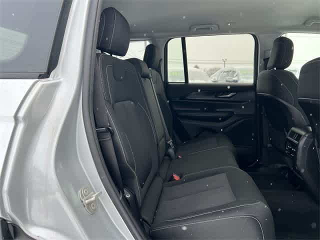 2023 Jeep Grand Cherokee Laredo 4x4