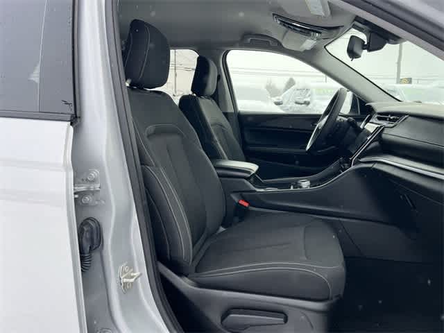 2023 Jeep Grand Cherokee Laredo 4x4