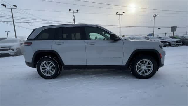 2023 Jeep Grand Cherokee Laredo 4x4
