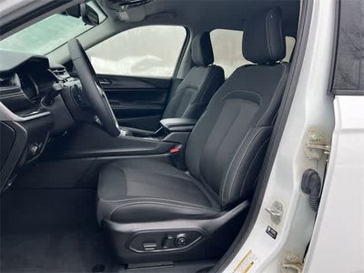 2023 Jeep Grand Cherokee L Laredo 4x4