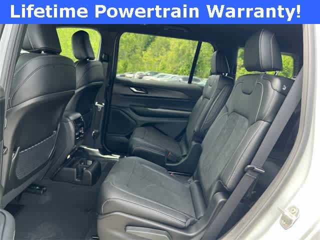 2025 Jeep Grand Cherokee L Altitude 4x4