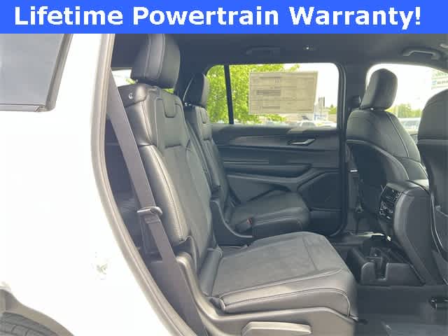 2025 Jeep Grand Cherokee L Altitude 4x4