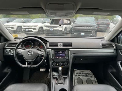 2017 Volkswagen Passat R-Line w/Comfort Pkg
