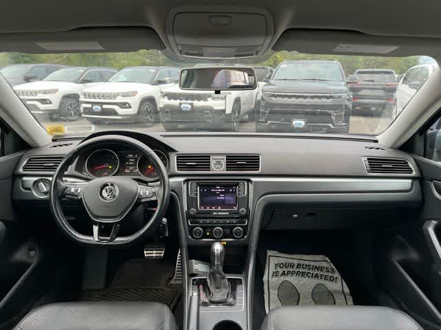 2017 Volkswagen Passat R-Line w/Comfort Pkg