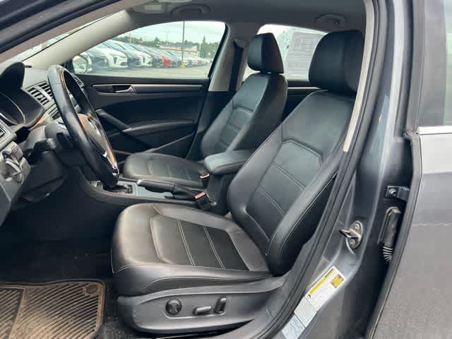 2017 Volkswagen Passat R-Line w/Comfort Pkg