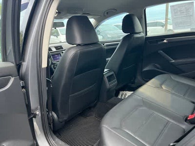 2017 Volkswagen Passat R-Line w/Comfort Pkg