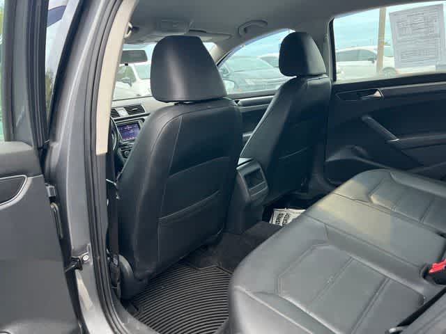 2017 Volkswagen Passat R-Line w/Comfort Pkg