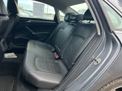 2017 Volkswagen Passat R-Line w/Comfort Pkg
