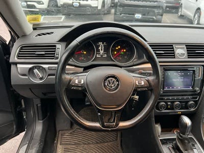2017 Volkswagen Passat R-Line w/Comfort Pkg