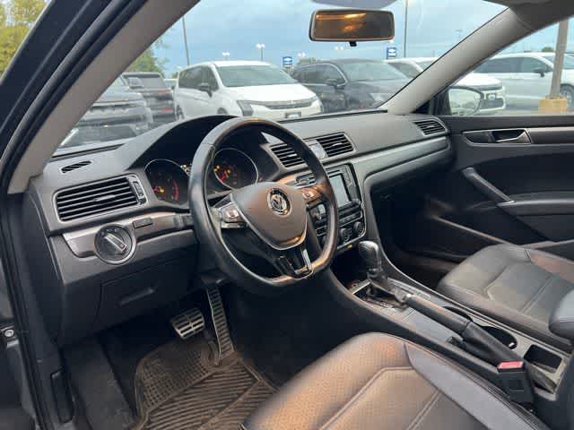 2017 Volkswagen Passat R-Line w/Comfort Pkg