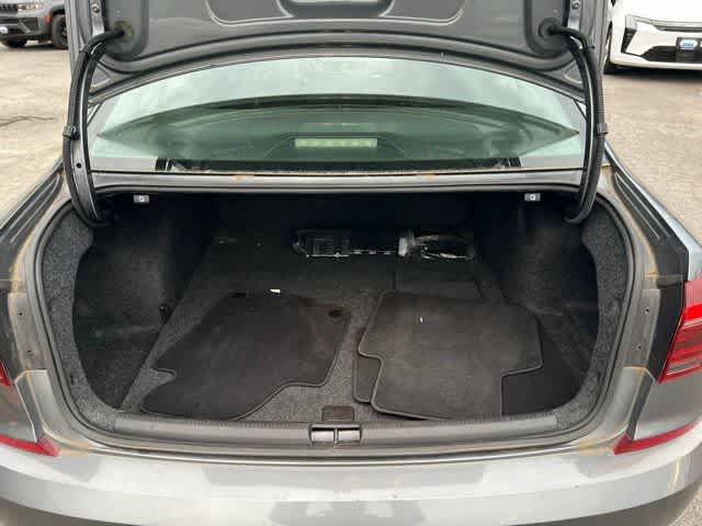 2017 Volkswagen Passat R-Line w/Comfort Pkg
