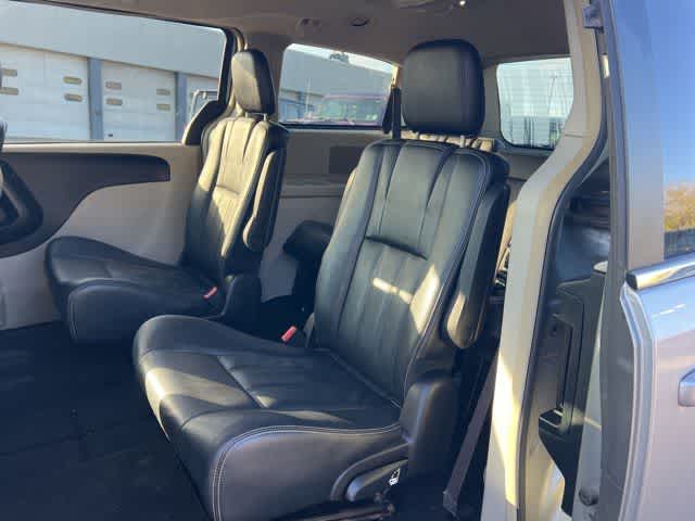 2016 Chrysler Town & Country Touring