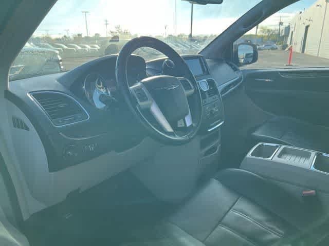 2016 Chrysler Town & Country Touring