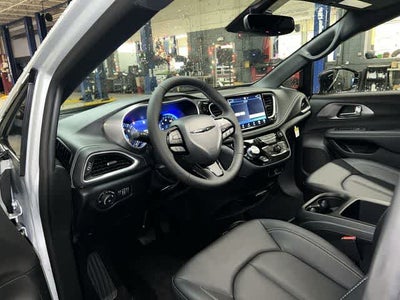 2026 Chrysler Pacifica Select AWD