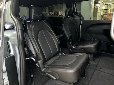 2026 Chrysler Pacifica Select AWD