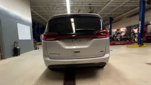 2026 Chrysler Pacifica Select AWD
