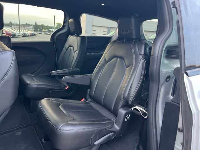 2026 Chrysler Pacifica Select AWD