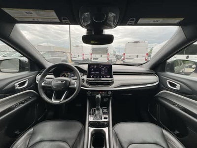 2023 Jeep Compass Latitude Lux FWD