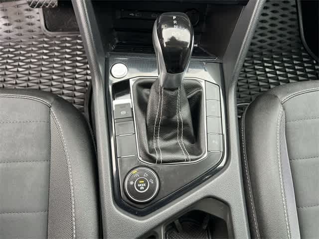 2025 Volkswagen Taos 1.5T SE Black