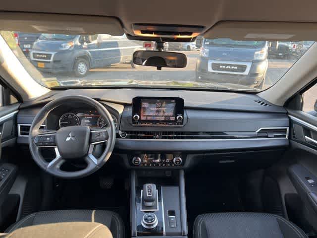2022 Mitsubishi Outlander ES