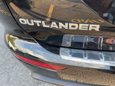 2022 Mitsubishi Outlander ES