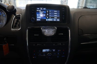 2016 Chrysler Town & Country Touring