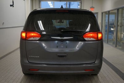 2022 Chrysler Voyager LX