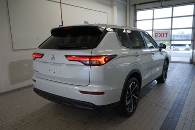 2022 Mitsubishi Outlander ES