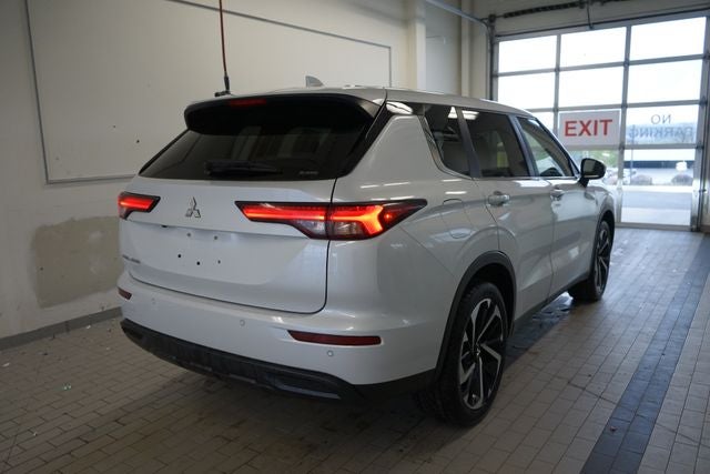 2022 Mitsubishi Outlander ES