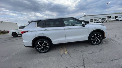 2022 Mitsubishi Outlander ES