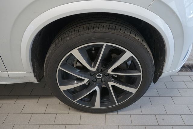 2020 Volvo XC90 T6 Momentum