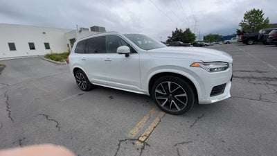 2020 Volvo XC90 T6 Momentum