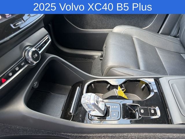 2025 Volvo XC40 B5 Plus Bright Theme