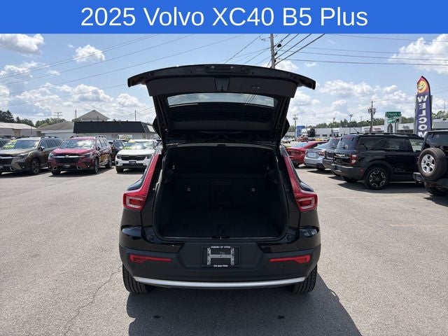 2025 Volvo XC40 B5 Plus Bright Theme