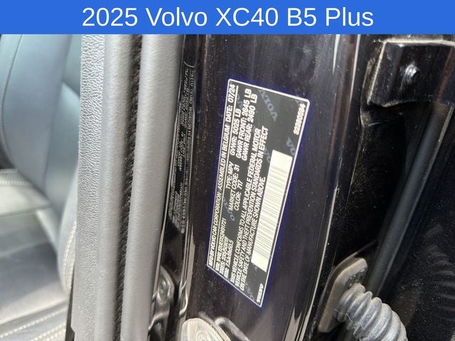 2025 Volvo XC40 B5 Plus Bright Theme