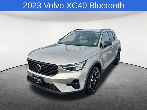2023 Volvo XC40 B5 Plus Dark Theme