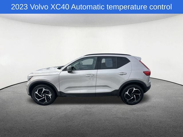 2023 Volvo XC40 B5 Plus Dark Theme