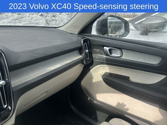 2023 Volvo XC40 B5 Plus Dark Theme