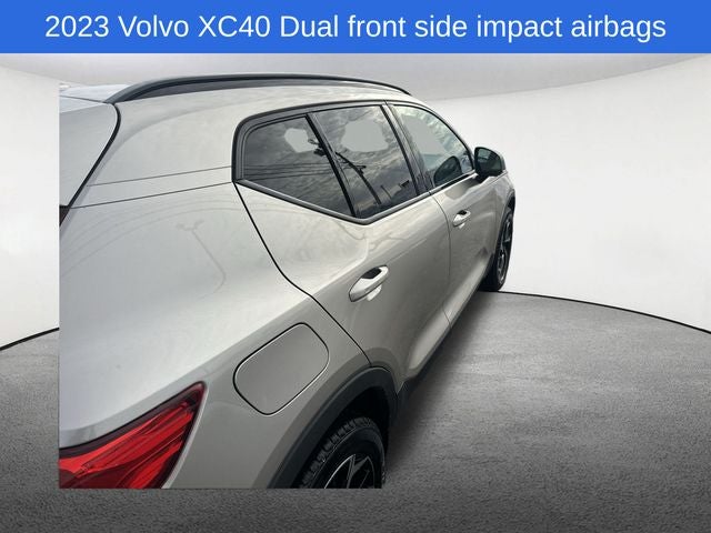 2023 Volvo XC40 B5 Plus Dark Theme