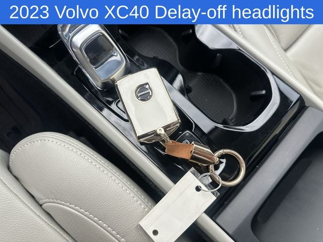 2023 Volvo XC40 B5 Plus Dark Theme