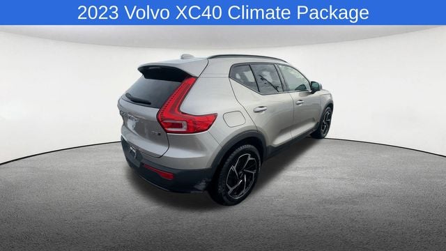 2023 Volvo XC40 B5 Plus Dark Theme